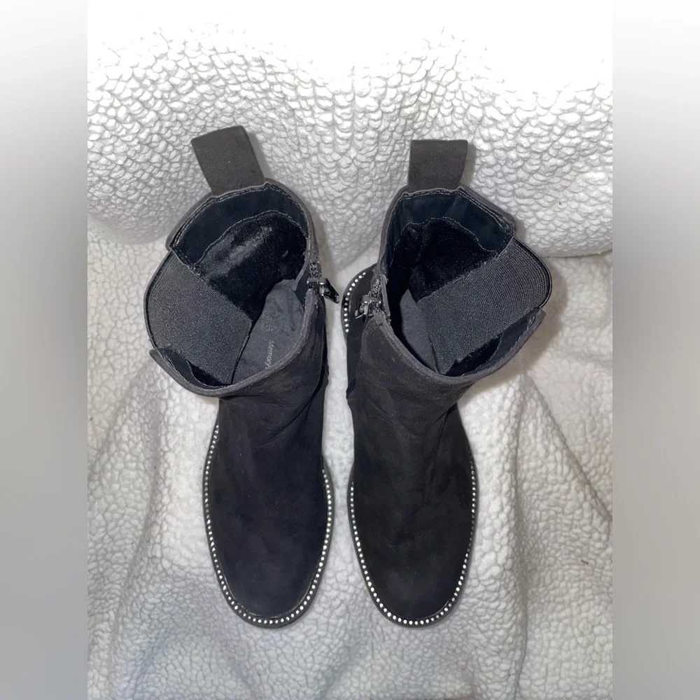Time & Tru Women's Black Suede Boots Preowned - Picture 2 of 10